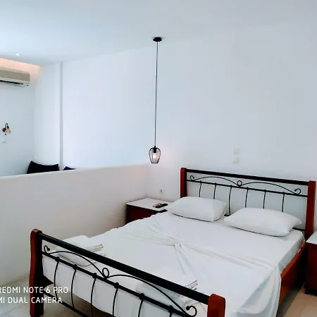 Ξενοδοχείο με διαμερίσματα Anna 4*