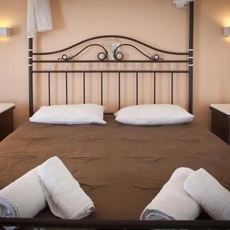 Anna Aparthotel 4*